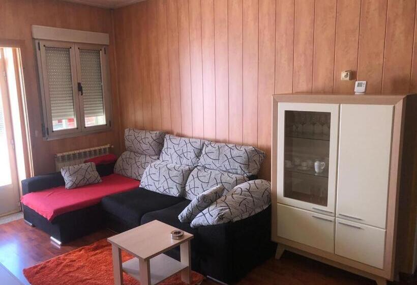 Апартаменты 1 Спальня Нижний Этаж, Hostal Camelot