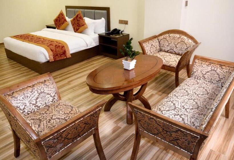 סוויטת ג'וניור, Tugos