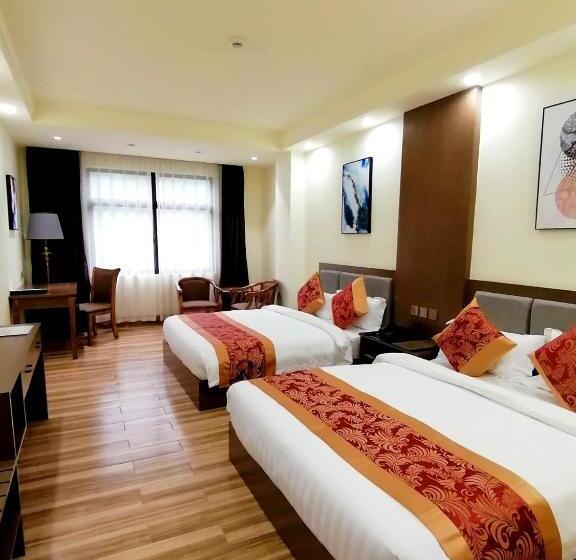 חדר משפחתי, Tugos