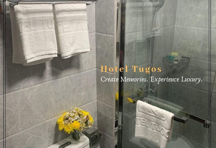 חדר משפחתי, Tugos