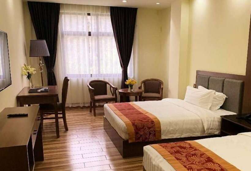 חדר משפחתי, Tugos