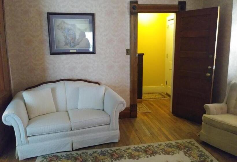 Дом 1 Спальня, The Sturgis Motel