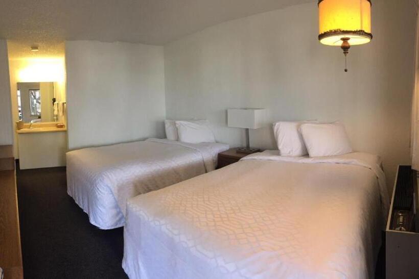 Номер Deluxe с Балконом, The Sturgis Motel