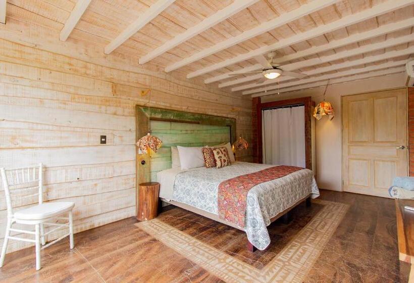 身障者適用キングサイズベッドルーム, Latica Lodge