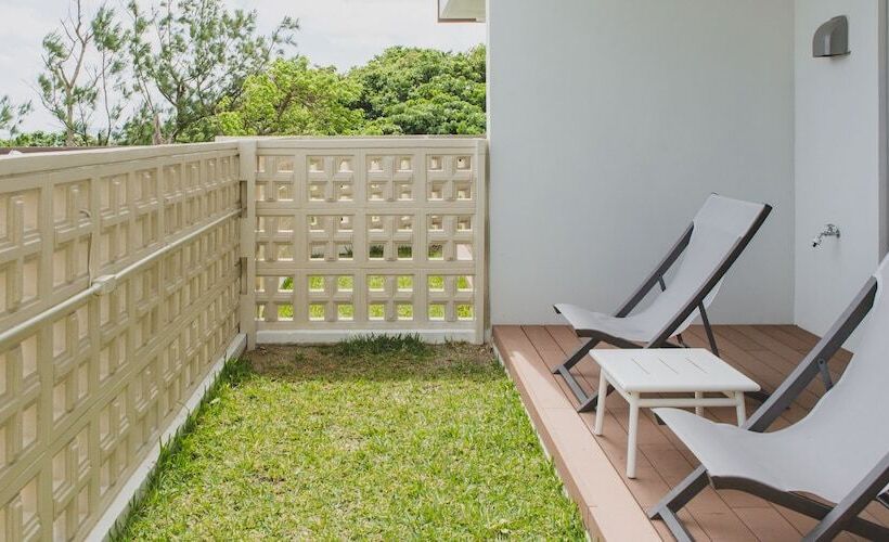 Люкс с Террасой, Hideout Okinawa Uruma