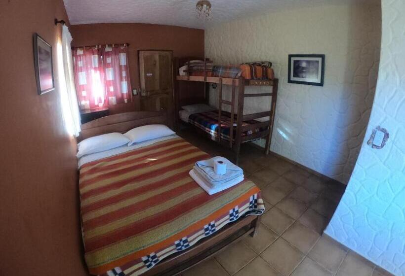 اتاق استاندارد چهارنفره با بالکن, Andoriña Hostal   Bed & Breakfast