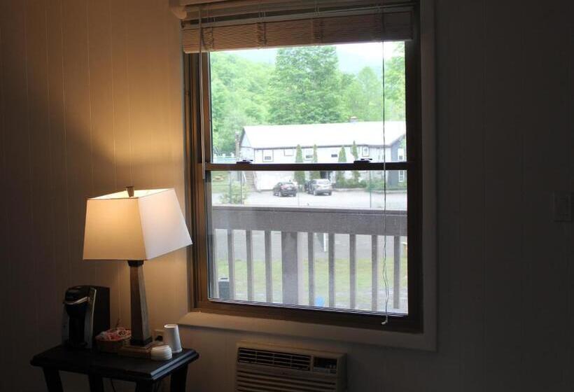 Номер Стандарт с Балконом, Catskill Seasons Inn