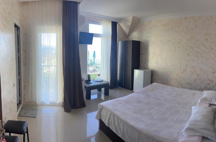 اتاق لوکس با چشم‌انداز دریا, Inn David