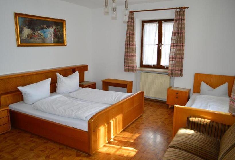 Номер Стандарт Трехместный, Bayersoier Hof