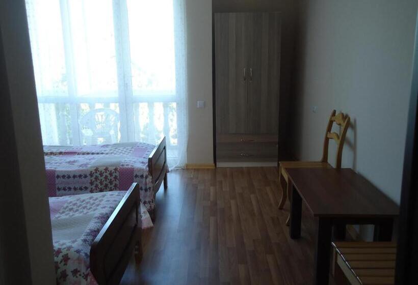 اتاق استاندارد با چشم‌انداز دریا, Gios Guest House