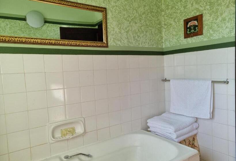 Семейный Номер Вид на Горы, Mountain View Country Inn