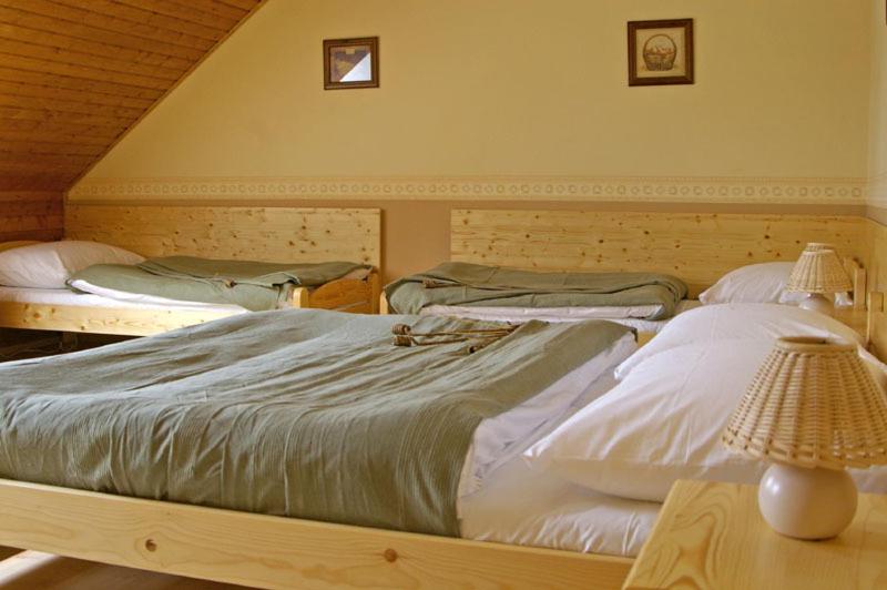 Quarto Quádruplo Estandar, Penzion Bene