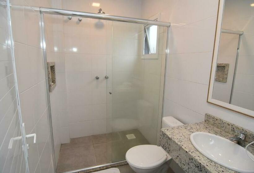 Quarto Triplo Estandar, Id