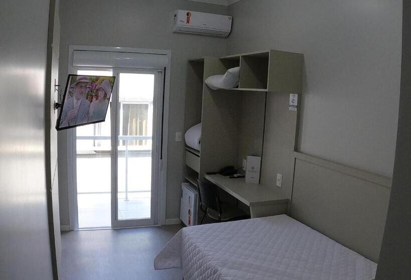 Quarto Triplo Estandar, Id