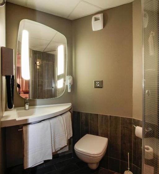 اتاق استاندارد چهار تخته, Ibis Cahors