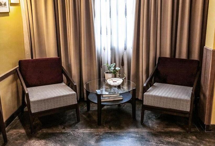 Superior Room King Size Bed, Ekaa Villa Near Taj Mahal