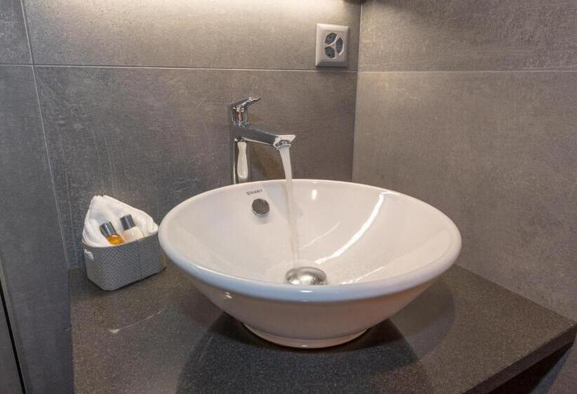 Номер Стандарт, Heimatlodge