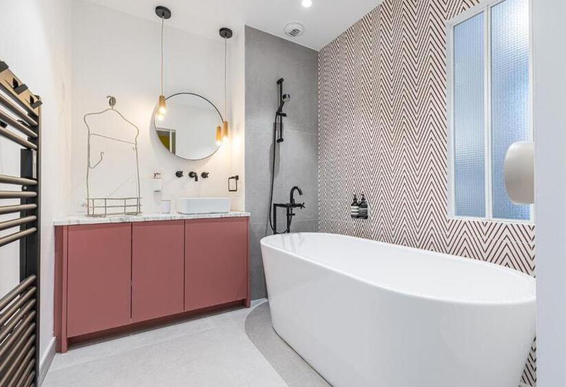 Apartamento 2 Dormitórios, L Abeille  Boutique Apartments