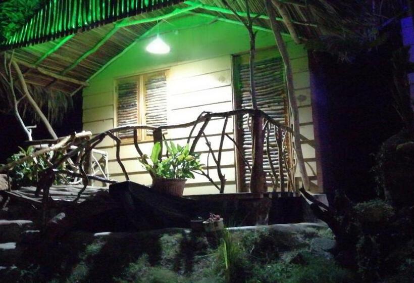 اتاق استاندارد سه نفره, Nature Beach Huts