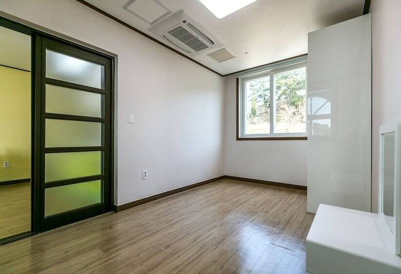 اتاق استاندارد با چشم‌انداز دریا, Tongyeong Beach Castle
