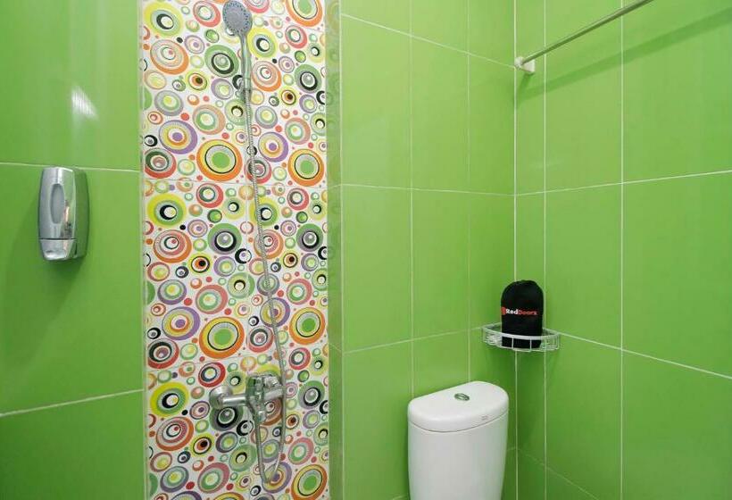 Номер Стандарт, Reddoorz Plus Near Stasiun Bekasi