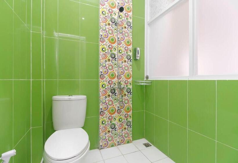Номер Deluxe, Reddoorz Plus Near Stasiun Bekasi