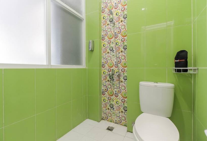 Номер Стандарт, Reddoorz Plus Near Stasiun Bekasi