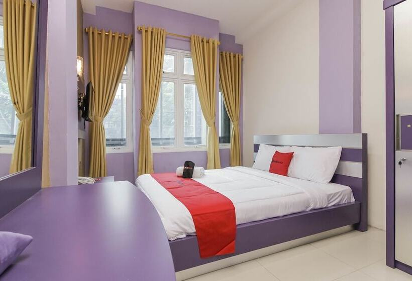 Семейный Номер, Reddoorz Plus Near Stasiun Bekasi