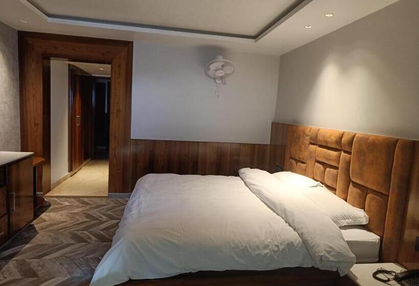 Номер Deluxe, Subash Palace