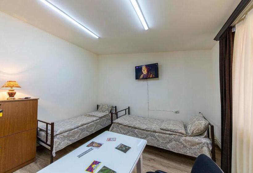 اتاق استاندارد چهار تخته, Tatev Hotel And Tours