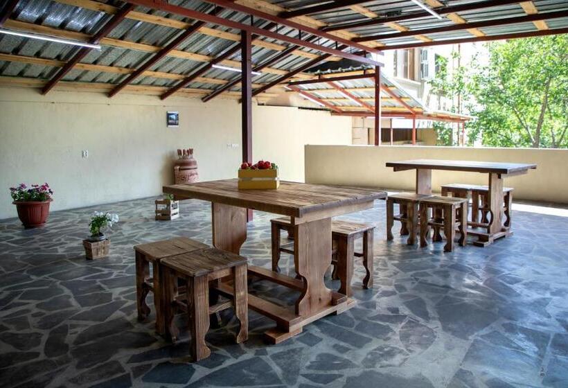 اتاق سوپریور چهار تخته, Tatev Hotel And Tours