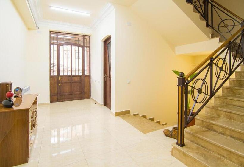 اتاق سوپریور چهار تخته, Tatev Hotel And Tours