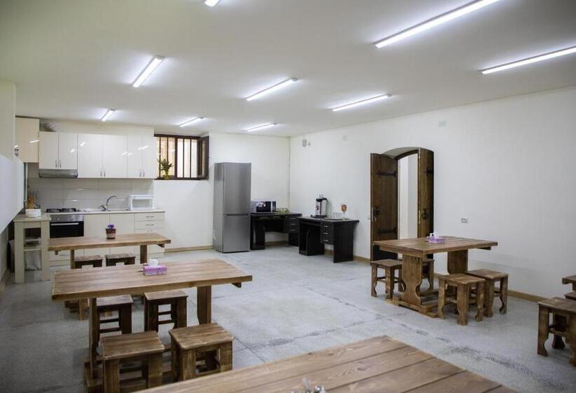 اتاق لوکس چهار تخته, Tatev Hotel And Tours
