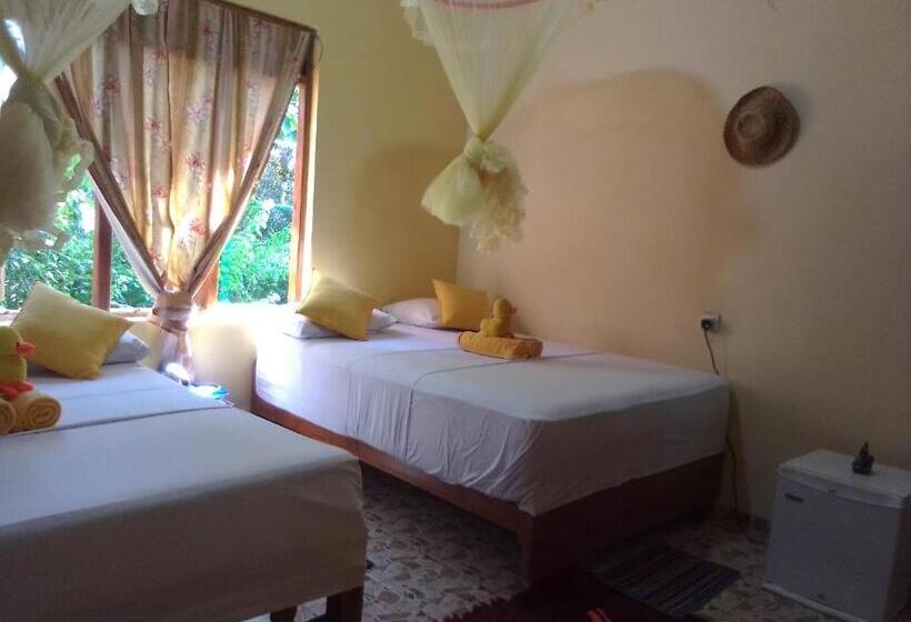 Номер Стандарт Трехместный, Flower Inn