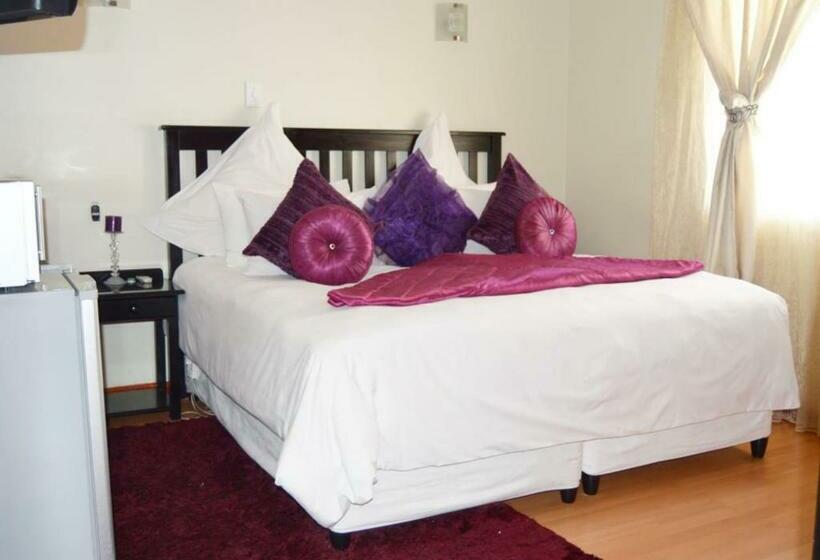Номер Стандарт, Shoes Guest House