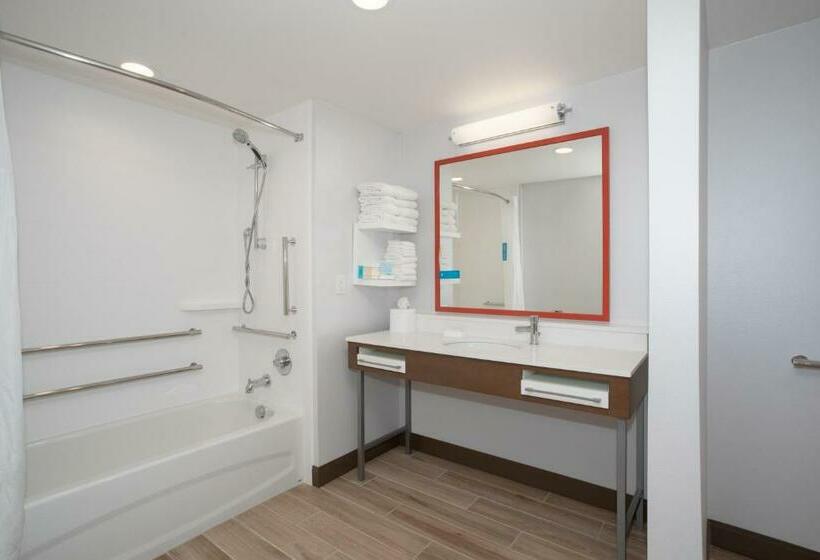 Студия Стандарт, Hampton Inn & Suites Logan
