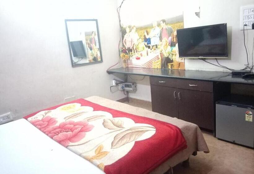 اتاق لوکس, Yash Guest House 01 Minute Walk In Nizamuddin Railway Station