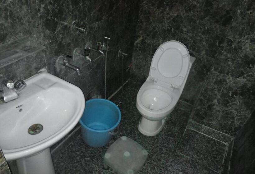 اتاق استاندارد, Yash Guest House 01 Minute Walk In Nizamuddin Railway Station
