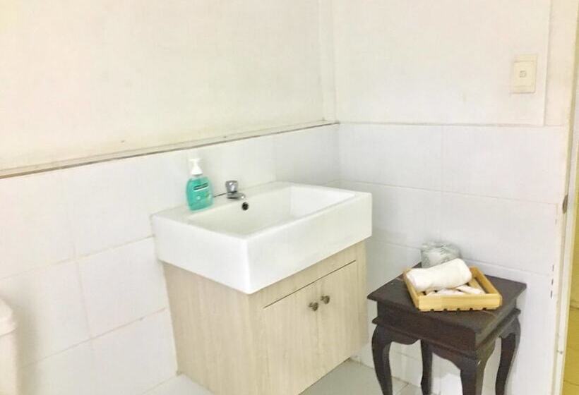 اتاق لوکس چهار تخته, Apia Inn