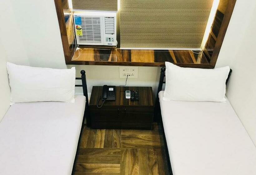 Quarto Estandar Banheiro Compartilhado, Shabana   Colaba Causeway