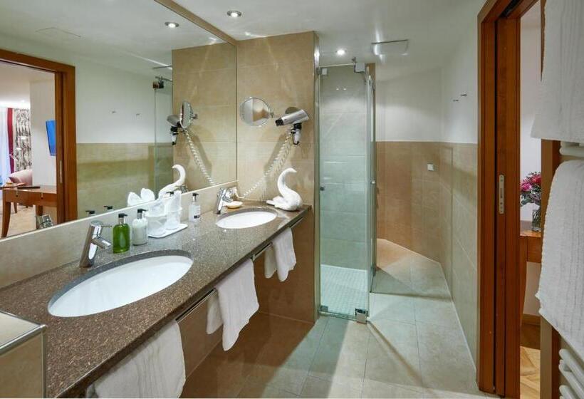Полулюкс, Erfurths Bergfried Ferien & Wellness