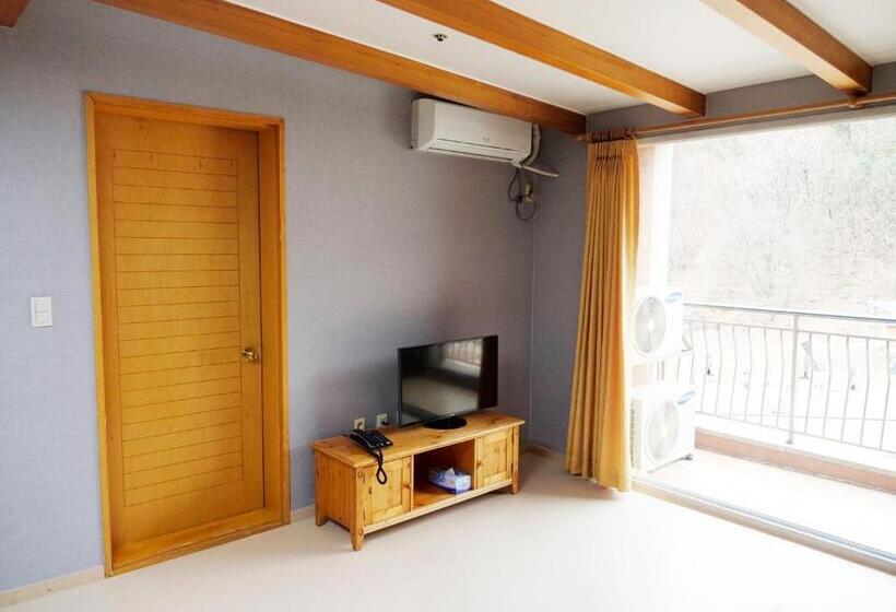 스탠다드 스튜디오, Yangji Pine Resort