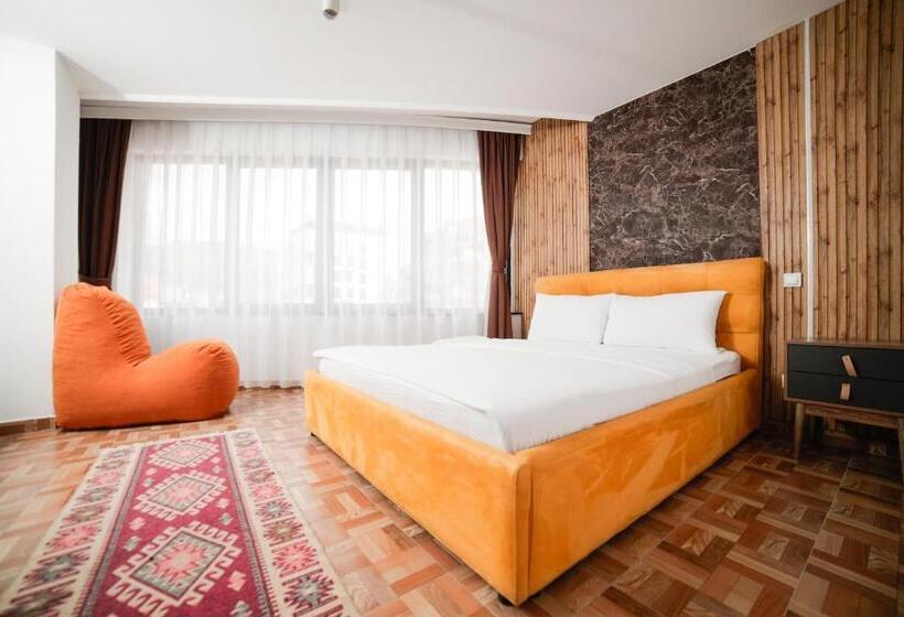 Habitación Estándar con Balcón, Denis