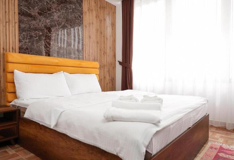 Habitación Estándar con Balcón, Denis