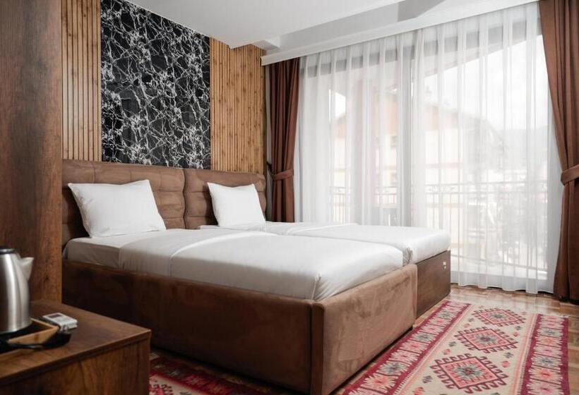 Habitación Estándar, Denis