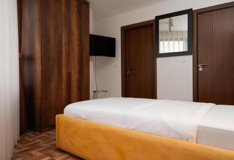 Habitación Estándar Individual, Denis