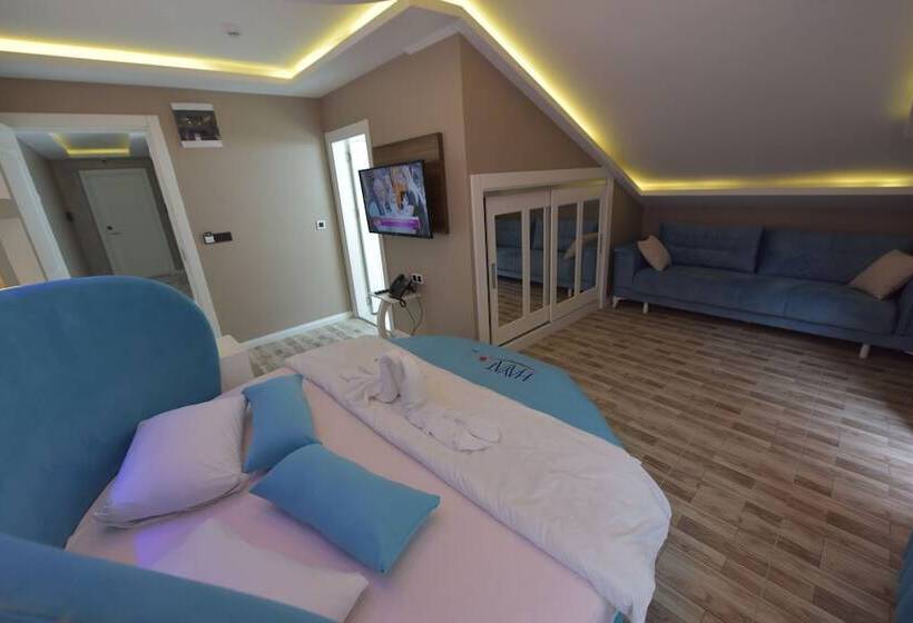 Номер Deluxe, Hayat Rose