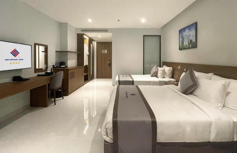 اتاق سه نفره دلوکس با چشم‌انداز دریا, Long Thuan Hotel & Resort