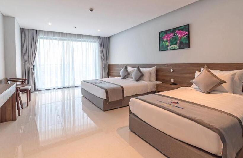 اتاق سه نفره دلوکس با چشم‌انداز دریا, Long Thuan Hotel & Resort