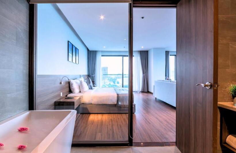 سوییت جونیور با چشم‌انداز دریا, Long Thuan Hotel & Resort